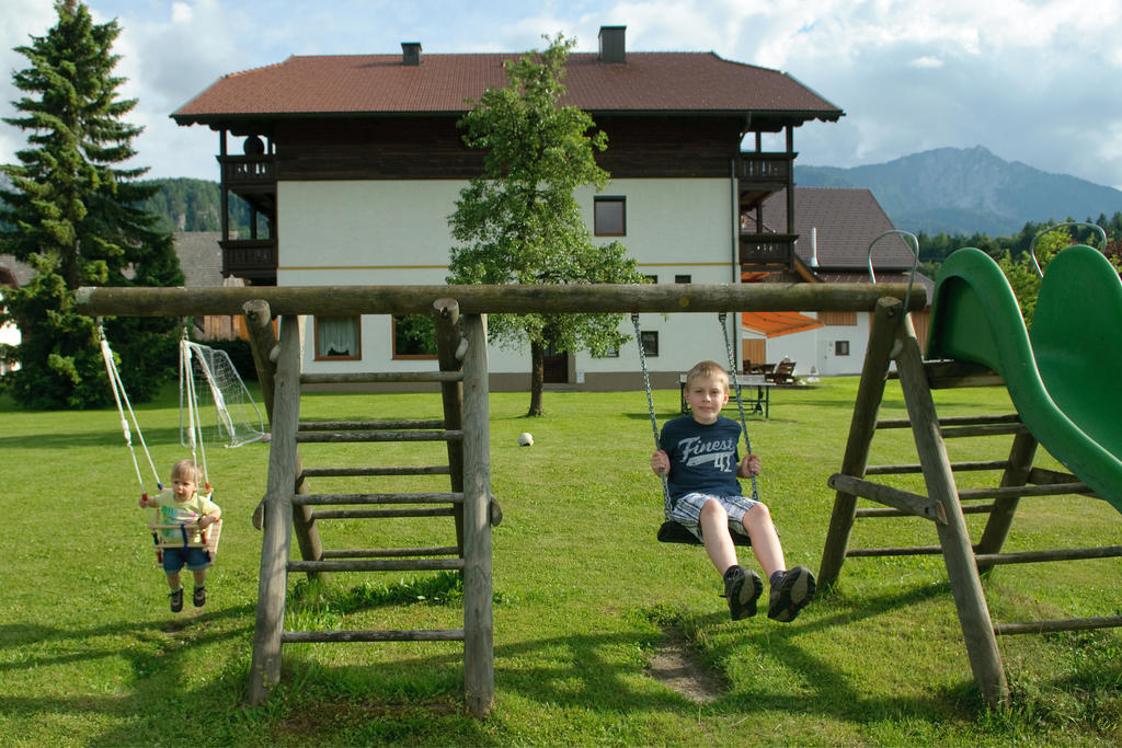 Hubertushof Hotel Latschach ober dem Faakersee Exterior photo