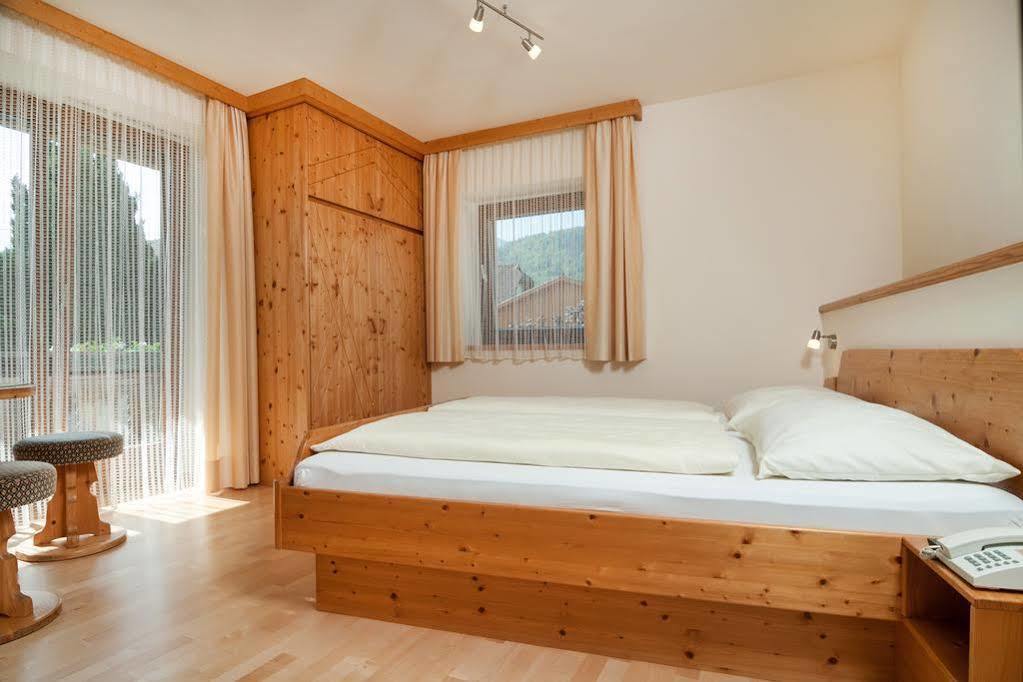 Hubertushof Hotel Latschach ober dem Faakersee Exterior photo